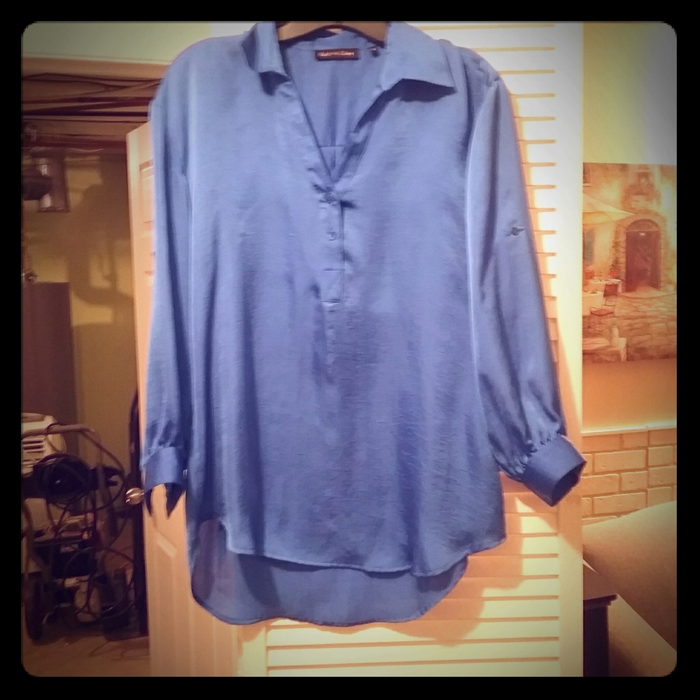 Three quarter sleeve blue blouse